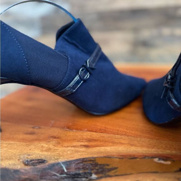Calvin Klein “Jaclyn” Navy Blue Suede Pointed Toe Booties – Size 10 - Picture 6 of 7